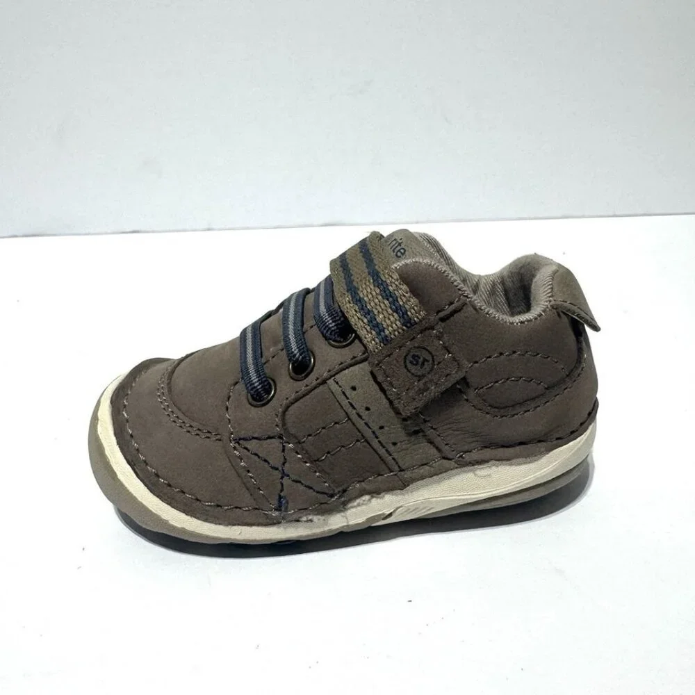 Stride Rite Soft Motion Artie Sneaker Size 3.5 Wide Toddler